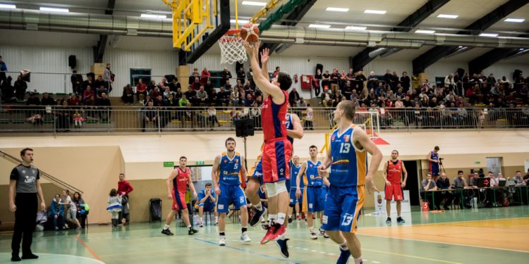 BC Swiss Krono Żary. Ważne zwycięstwo i porażka na wyjeździe